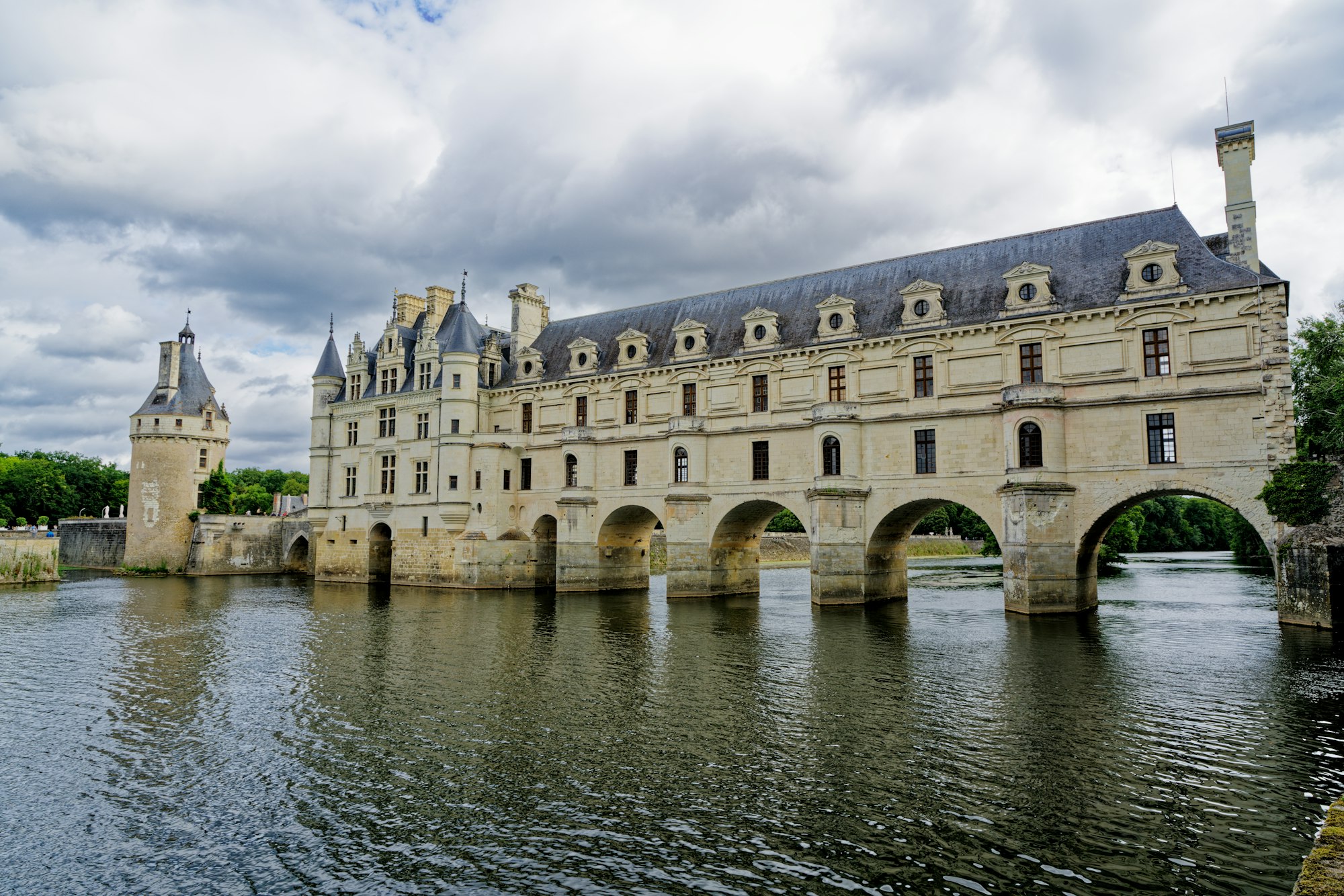Tuffeau, ardoise et lumière de Loire